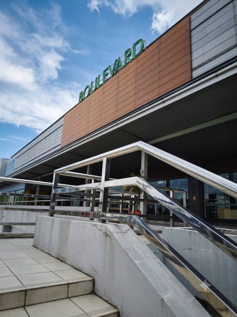 Boulevard Shopping Mall Entrance Handrail